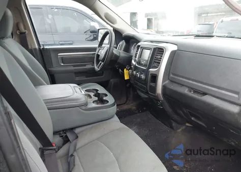 2017 Ram 1500 Slt 4X4 6'4 Box z USA, uszkodzony, nr VIN 1C6RR7GG3HS583597